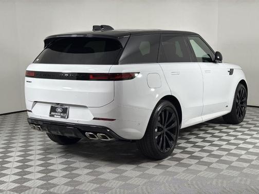Fuji White 2026 Land Rover Range Rover Sport P530 Dynamic SE