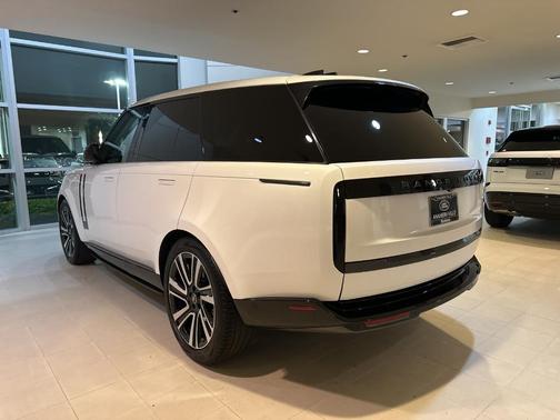 2023 Land Rover Range Rover P400 SE