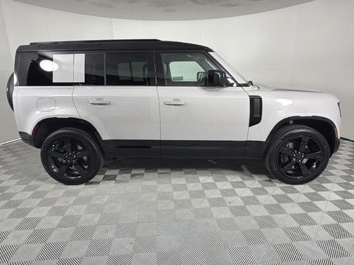 2026 Land Rover Defender P400 X-Dynamic SE