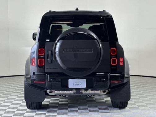 2025 Land Rover Defender P400 X-Dynamic SE