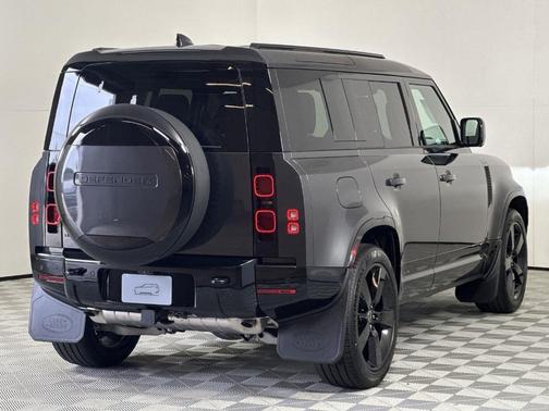 2025 Land Rover Defender P400 X-Dynamic SE