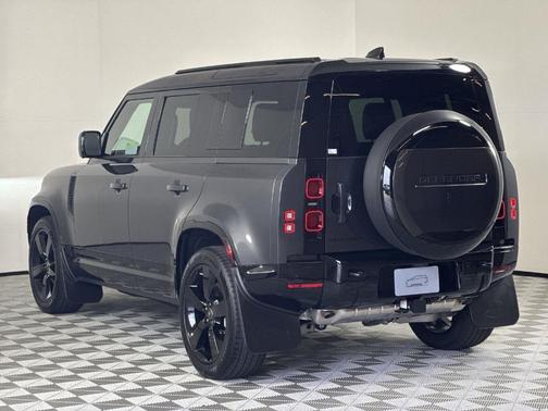 2025 Land Rover Defender P400 X-Dynamic SE
