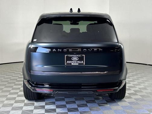 2025 Land Rover Range Rover P530 SE 7 Seat