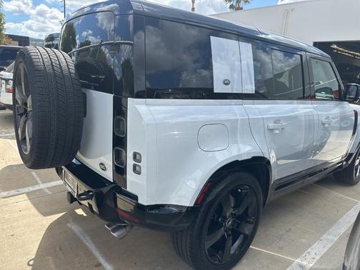 2023 Land Rover Defender 110 V8