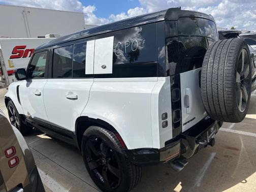 2023 Land Rover Defender 110 V8
