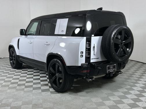 2023 Land Rover Defender 110 V8
