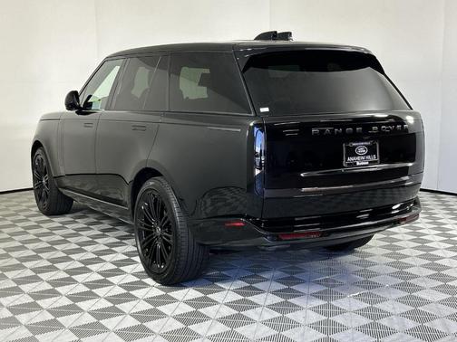 2025 Land Rover Range Rover P400 SE