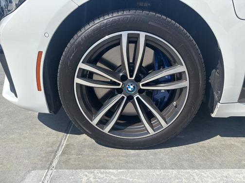 Alpine White 2022 BMW 745e xDrive