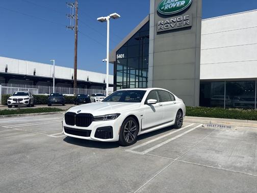 Alpine White 2022 BMW 745e xDrive