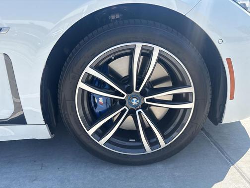 Alpine White 2022 BMW 745e xDrive