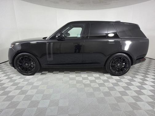 2025 Land Rover Range Rover P530 SE