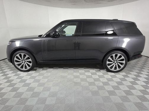 2025 Land Rover Range Rover P400 SE 7 Seat