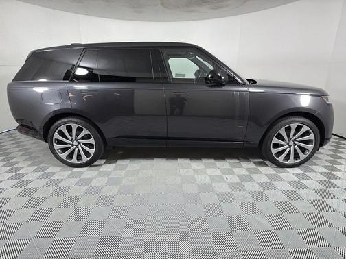2025 Land Rover Range Rover P400 SE 7 Seat