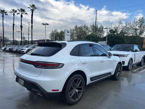 2022 Porsche Macan Base