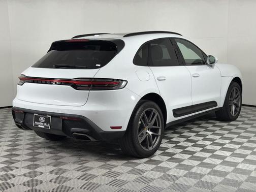 2022 Porsche Macan Base