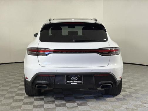 2022 Porsche Macan Base
