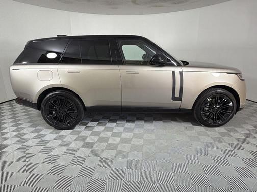 2026 Land Rover Range Rover SE