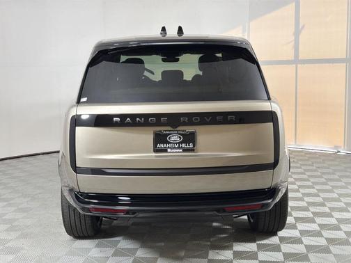 2026 Land Rover Range Rover SE