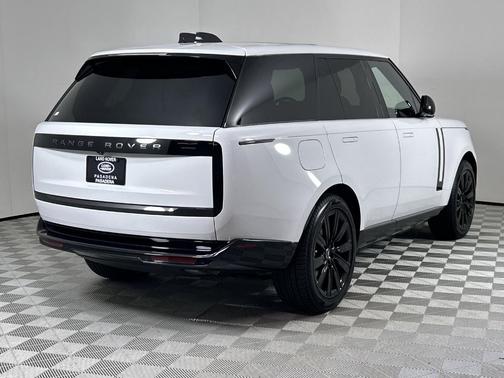 2025 Land Rover Range Rover P550e SE