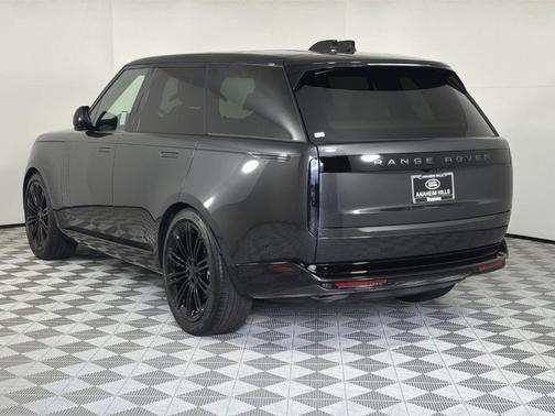 2026 Land Rover Range Rover SE
