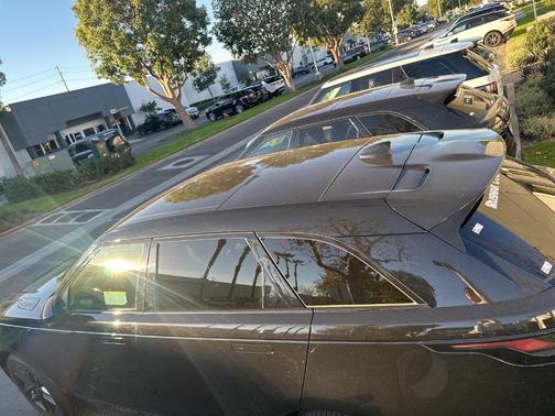 2026 Land Rover Range Rover Velar Dynamic SE