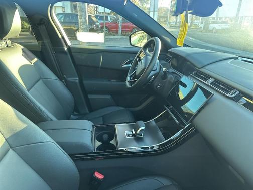 2026 Land Rover Range Rover Velar Dynamic SE