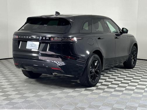 2026 Land Rover Range Rover Velar Dynamic SE