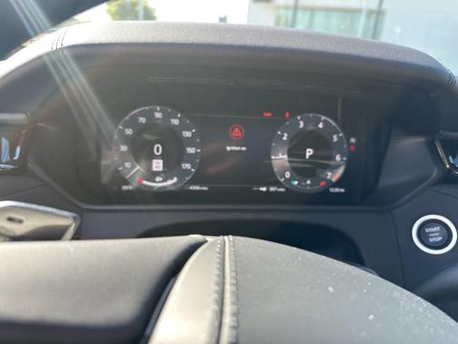 2026 Land Rover Range Rover Velar Dynamic SE