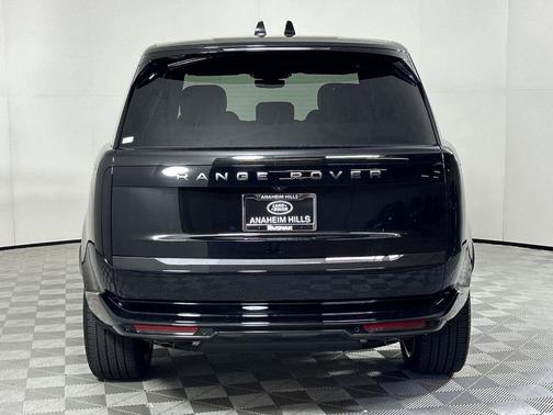 2025 Land Rover Range Rover P530 SE