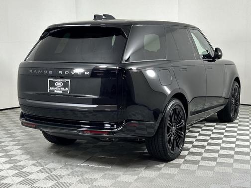 2025 Land Rover Range Rover P530 SE