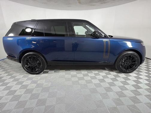 2026 Land Rover Range Rover P400 SE 7 Seat