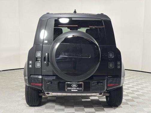 2026 Land Rover Defender 110 X-Dynamic SE