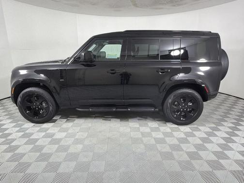 2026 Land Rover Defender 110 X-Dynamic SE