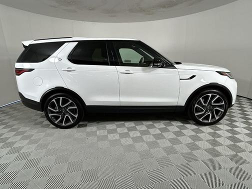 2025 Land Rover Discovery P300 S