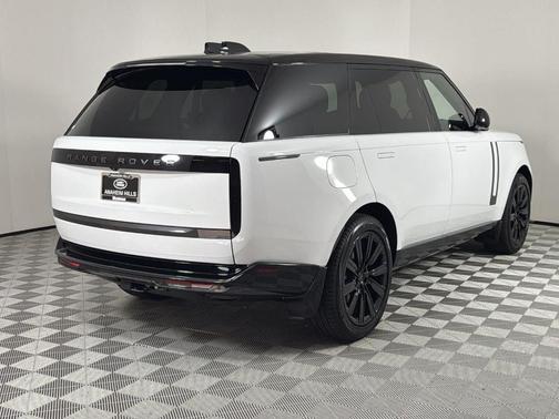 2026 Land Rover Range Rover P400 SE 7 Seat