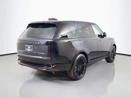 Santorini Black 2026 Land Rover Range Rover P400 SE