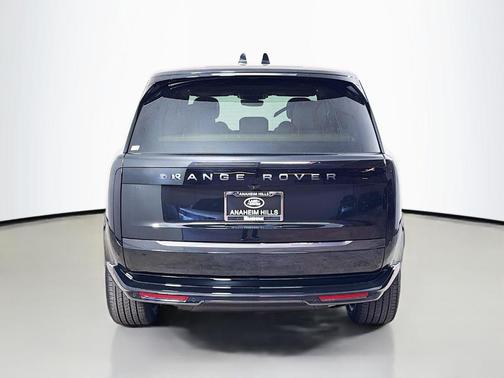 Santorini Black 2026 Land Rover Range Rover P400 SE