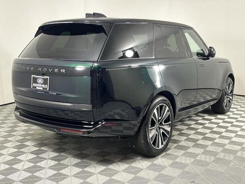 2025 Land Rover Range Rover P550e SE