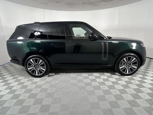 2025 Land Rover Range Rover P550e SE