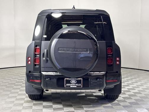 2025 Land Rover Defender P400 X-Dynamic SE