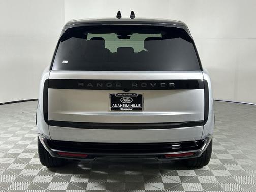 2025 Land Rover Range Rover P400 SE 7 Seat