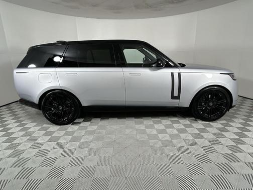 2025 Land Rover Range Rover P400 SE 7 Seat