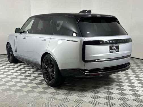 2025 Land Rover Range Rover P400 SE 7 Seat