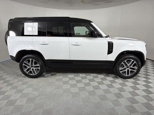 2026 Land Rover Defender 110 X-Dynamic SE