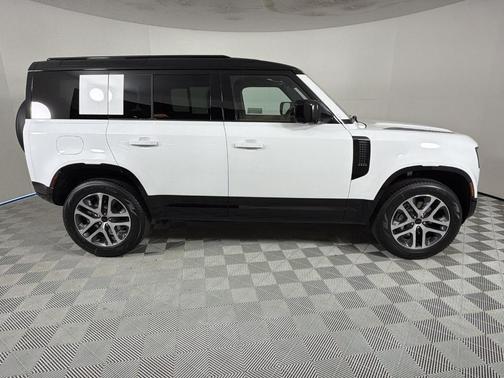 2026 Land Rover Defender 110 X-Dynamic SE