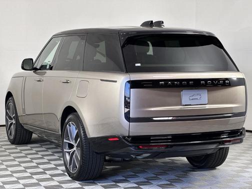 2025 Land Rover Range Rover P550e SE