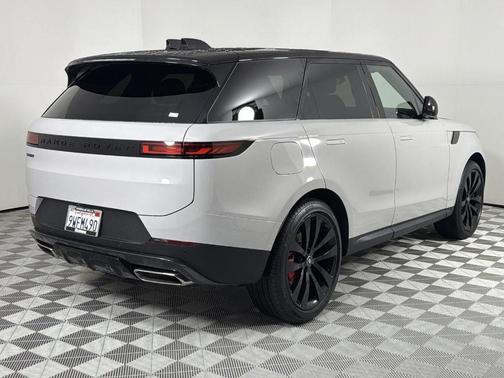 2025 Land Rover Range Rover Sport P360 SE