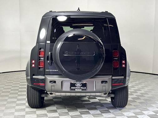 2025 Land Rover Defender P400 X-Dynamic SE