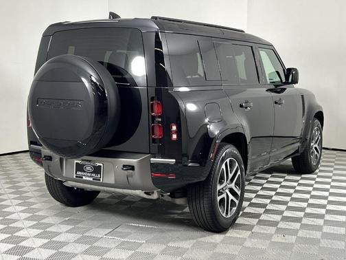 2025 Land Rover Defender P400 X-Dynamic SE