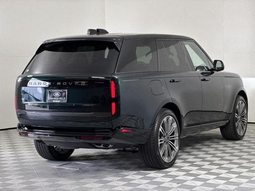 2025 Land Rover Range Rover P530 SE
